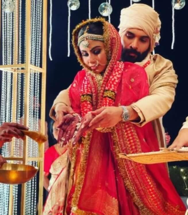 दुल्हन मौनी रॉय की बंगाली शादी की Pics आईं सामने, खूबसूरत लाल लहंगे में दिखाई दी एक्ट्रेस