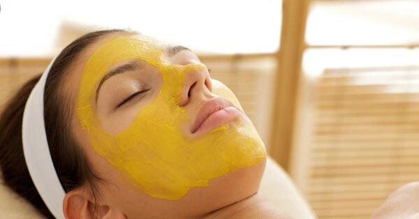 हल्दी के फायदे पाएं गोरी निखरी और दमकती त्वचा &#8211; Turmeric Benefits For Skin