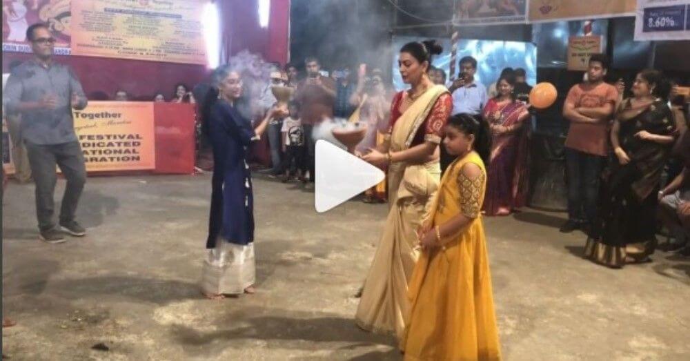 सुष्मिता सेन ने दुर्गा पंडाल पर अपनी बेटियों के साथ किया डांस, देखें वीडियो